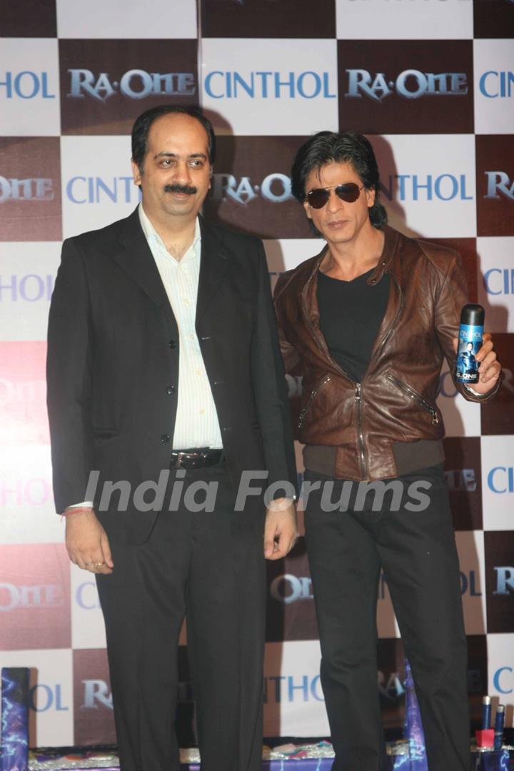 Shah Rukh Khan unveils Cinthol- Ra.one Deo