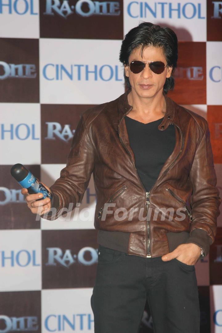 Shah Rukh Khan unveils Cinthol- Ra.one Deo