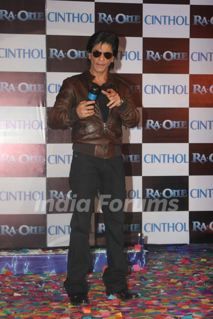 Shah Rukh Khan unveils Cinthol- Ra.one Deo