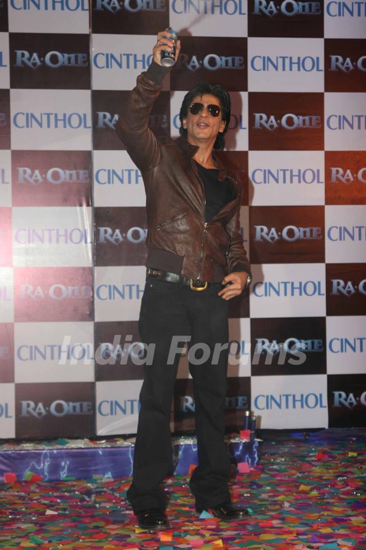 Shah Rukh Khan unveils Cinthol- Ra.one Deo