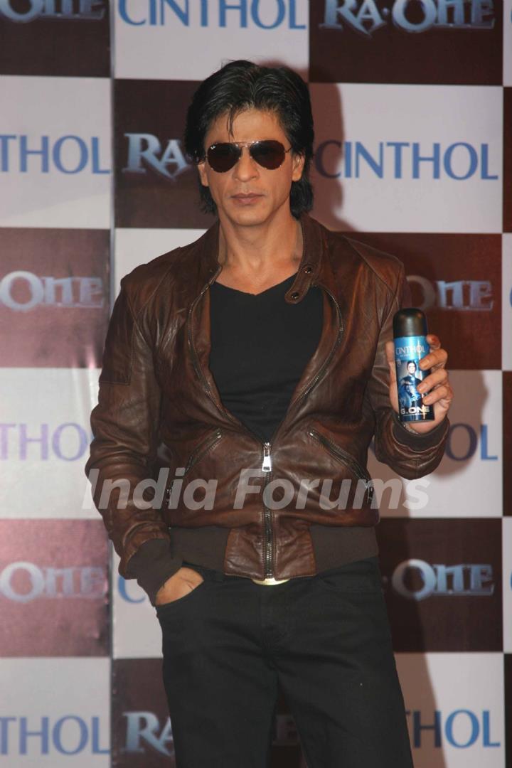 Shah Rukh Khan unveils Cinthol- Ra.one Deo