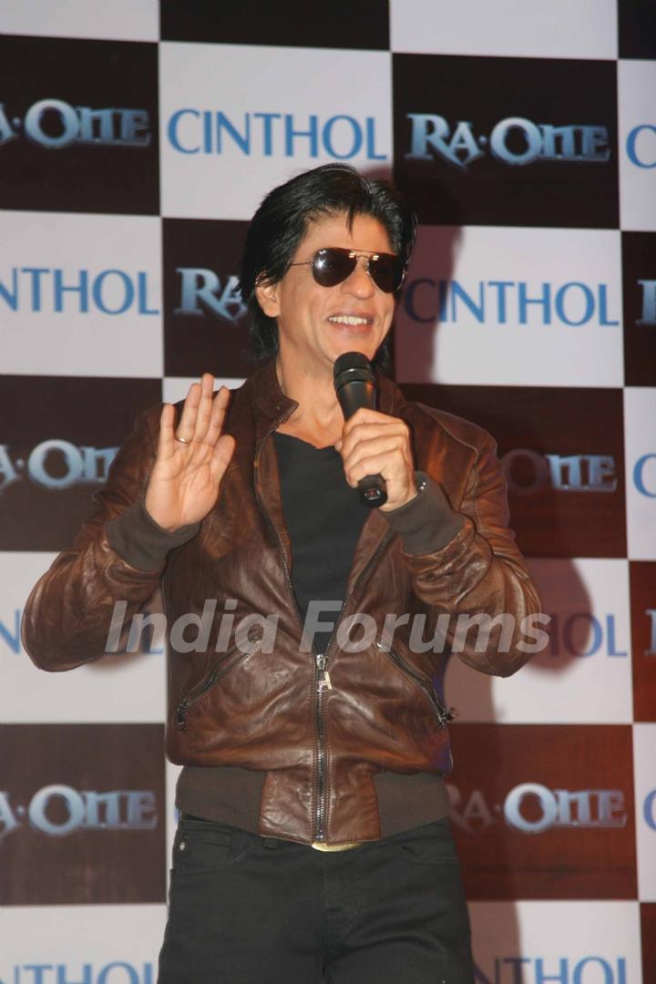 Shah Rukh Khan unveils Cinthol- Ra.one Deo