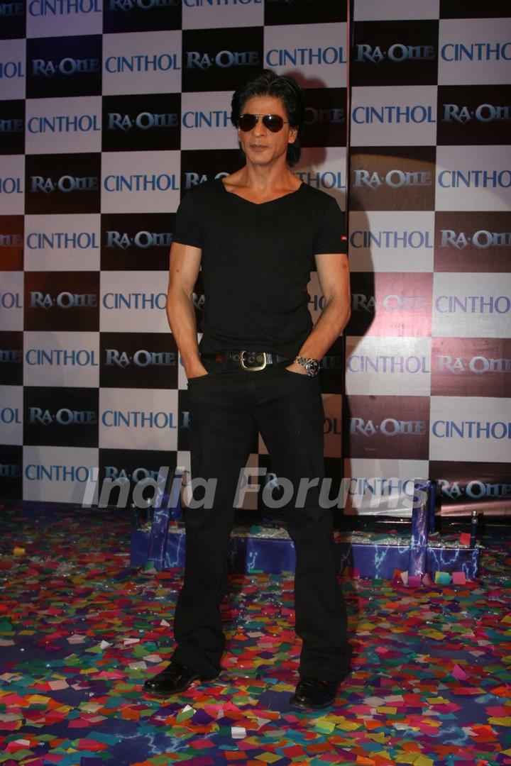 Shah Rukh Khan unveils Cinthol- Ra.one Deo