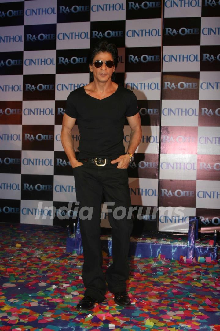 Shah Rukh Khan unveils Cinthol- Ra.one Deo