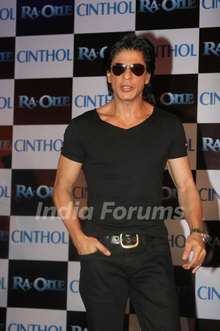 Shah Rukh Khan unveils Cinthol- Ra.one Deo