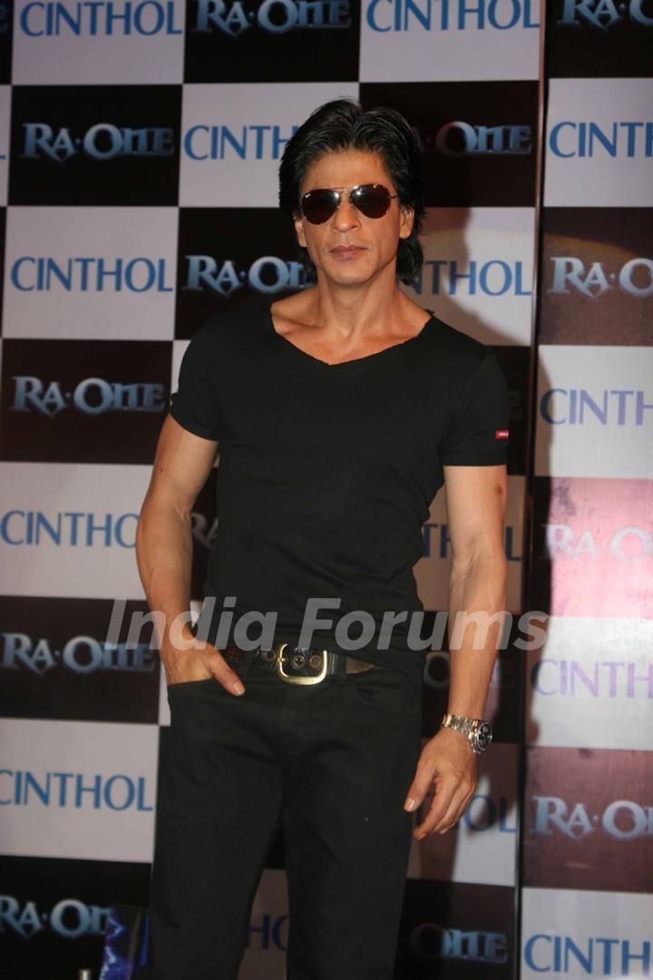 Shah Rukh Khan unveils Cinthol- Ra.one Deo