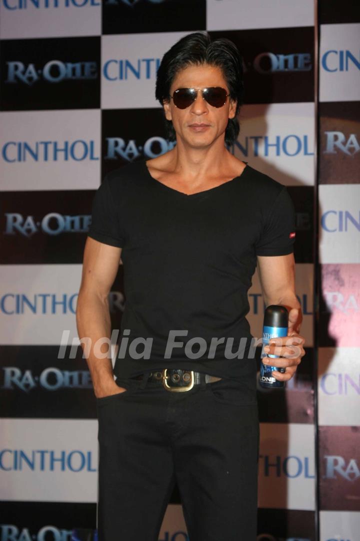 Shah Rukh Khan unveils Cinthol- Ra.one Deo