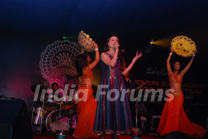 Sapna Mukherjee performed at Sarbojanik Shree Shree Durga Puja Committee 2011