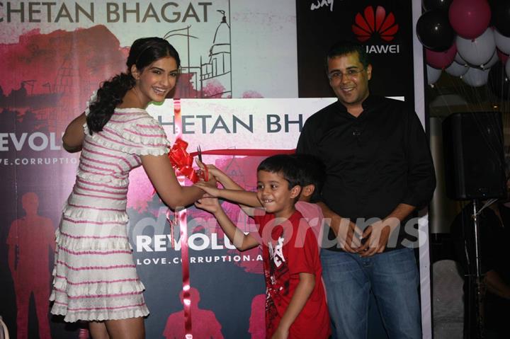 Sonam Kapoor at Chetan Bhagat's book launch