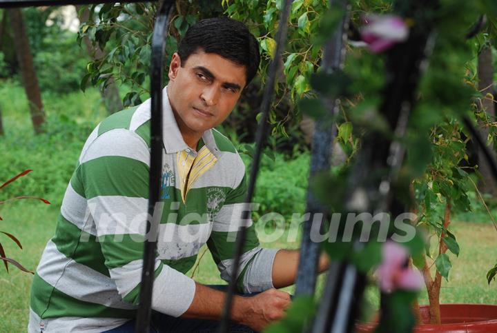 Mohnish Behl as Dr. Ashutosh in Kuch Toh Log Kahenge