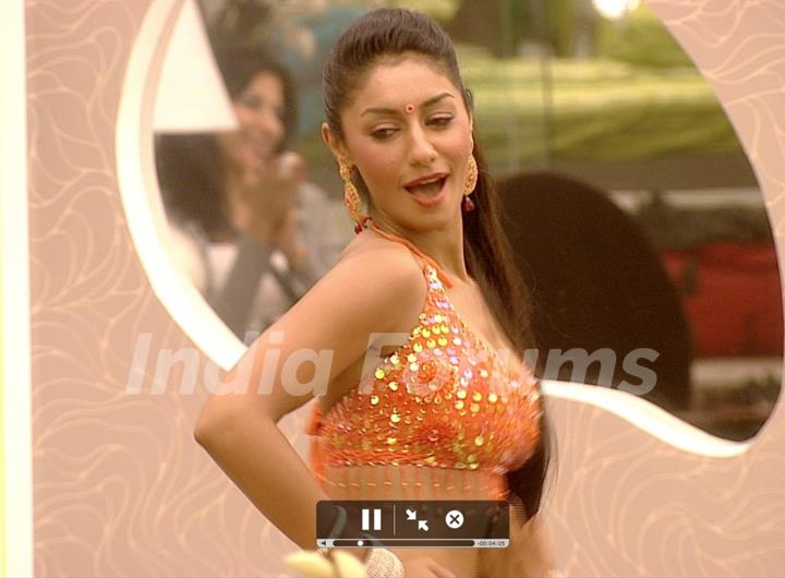 Mahek Chahal performed in Jalebi Bai song in Bigg Boss Season 5