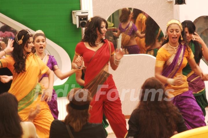 Participants performed in Tamil Song in Bigg Boss Season 5