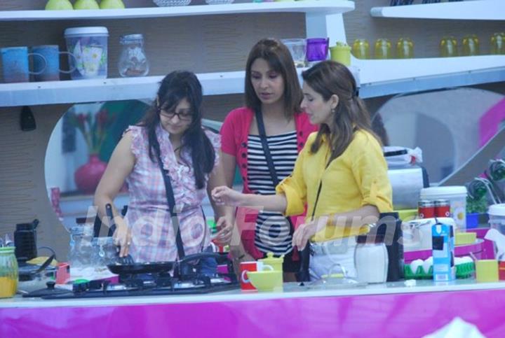 Juhi Parmar with house mates at Bigg Boss House