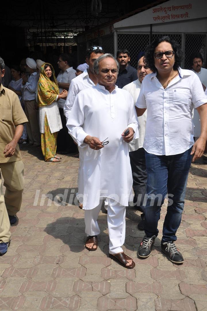 Kalyanji at Funeral of Legendery Gazal Singer 'Jagjit Singh' at Chandanwadi Crematorium, Amrin Lines