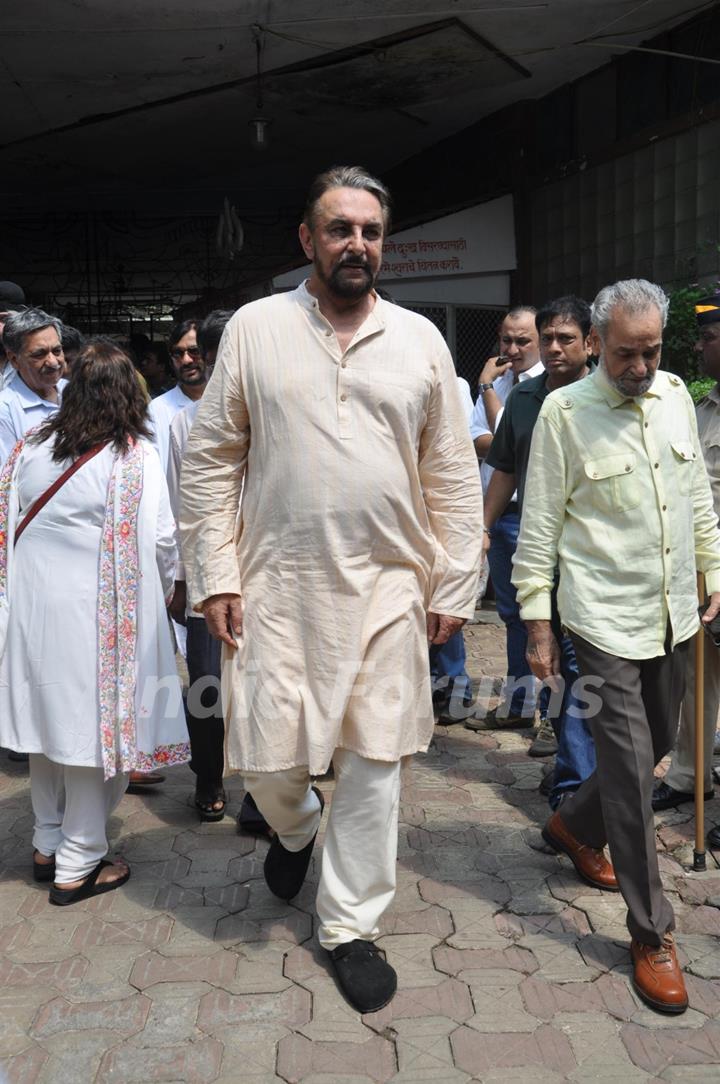 Kabir Bedi at Funeral of Legendery Gazal Singer 'Jagjit Singh' at Chandanwadi Crematorium, Mumbai