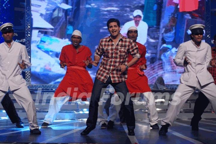 Karan Mehra performing