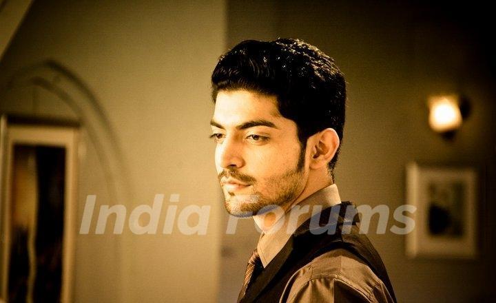 Gurmeet Choudhary as Maan in Geet Hui Sabse Parayi