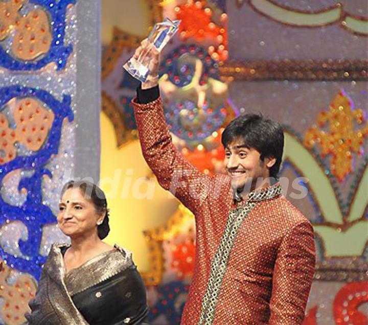 Harshad Chopra after winning Naya Sadasya award at SPA 2008