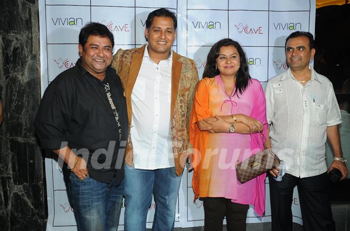 Mandeep Khurana with Ashiesh, Vivek and Divyajyotee at Grand launch of 'CAVE' in Mumbai a Sunken Bar