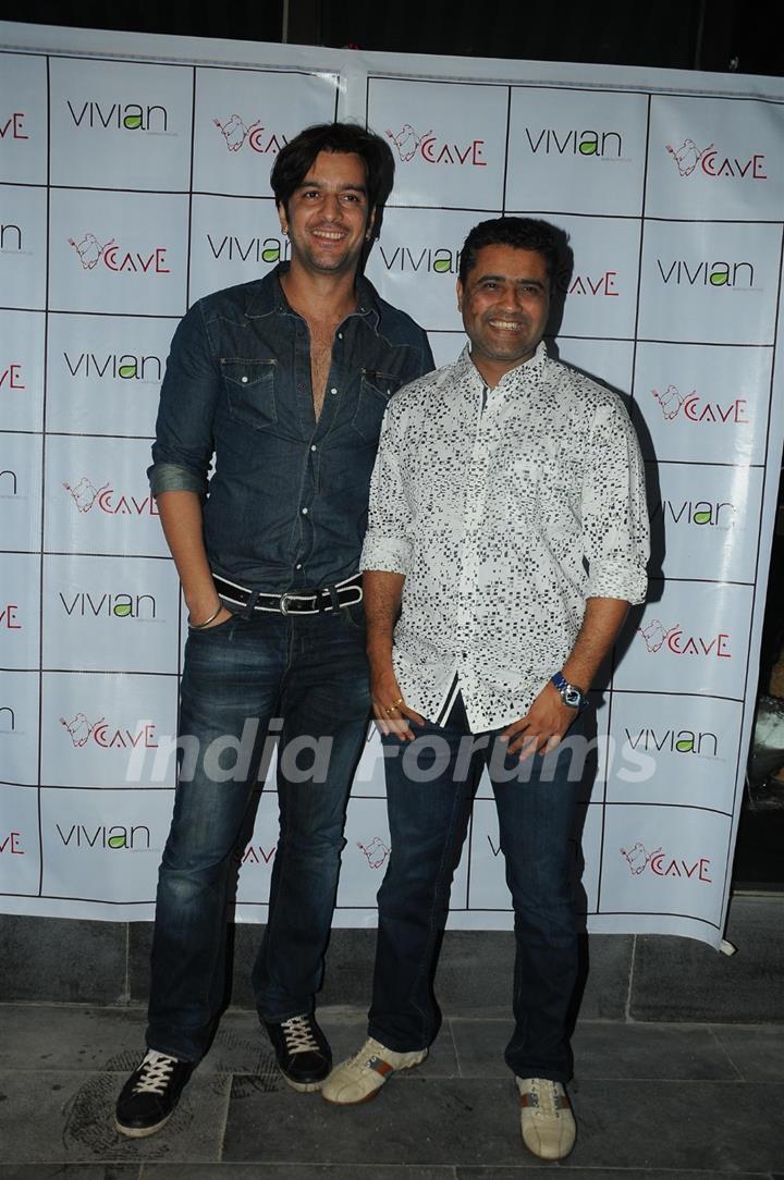 Vivek Sharma with Kapil at Grand launch of 'CAVE' for the first time in Mumbai a Sunken Bar and Cave