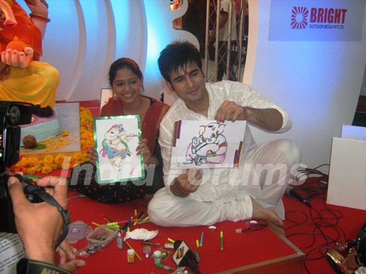 Karan Tacker and Yashashri Masurkar Celebrates Eco Friendly Ganesh Festival at Oberoi Mall