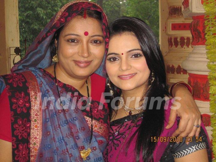 Samta Sagar with Priyanka Mishra on last day shoot of Chhoti Bahu