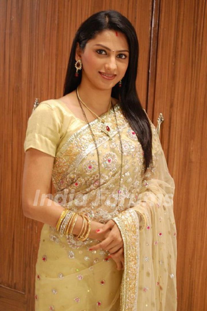 Rucha Hasabnis as Rashi Modi of Saath Nibhana Saathiya