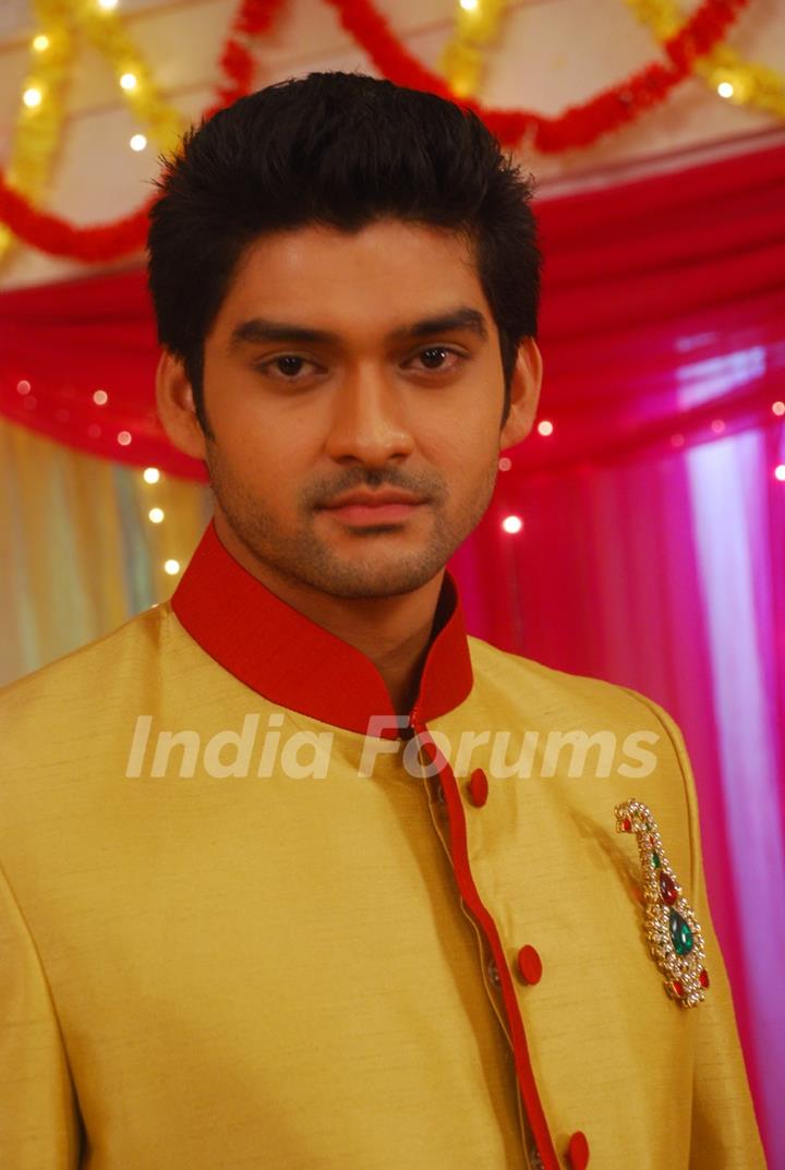 Aditya Redij as Rajbeer Singh