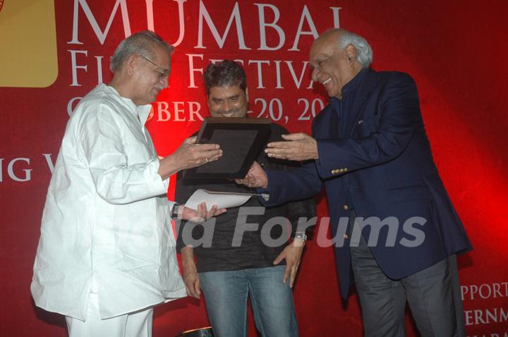 Yash Raj Chopra, Gulzar and Vishal Bharadwaj at MAMI Film Festival Closing Night