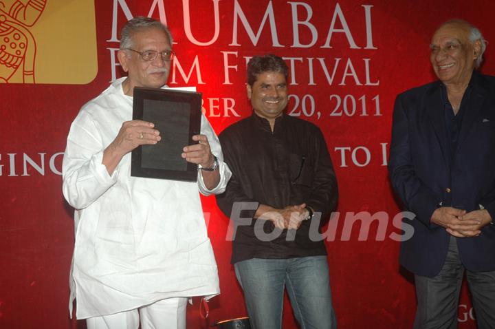 Yash Raj Chopra, Gulzar and Vishal Bharadwaj at MAMI Film Festival Closing Night