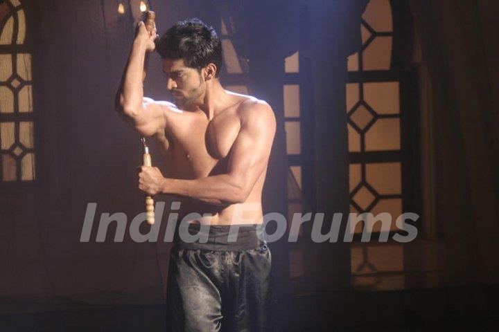 Gurmeet as Maan in Geet Hui Sabse Parayi