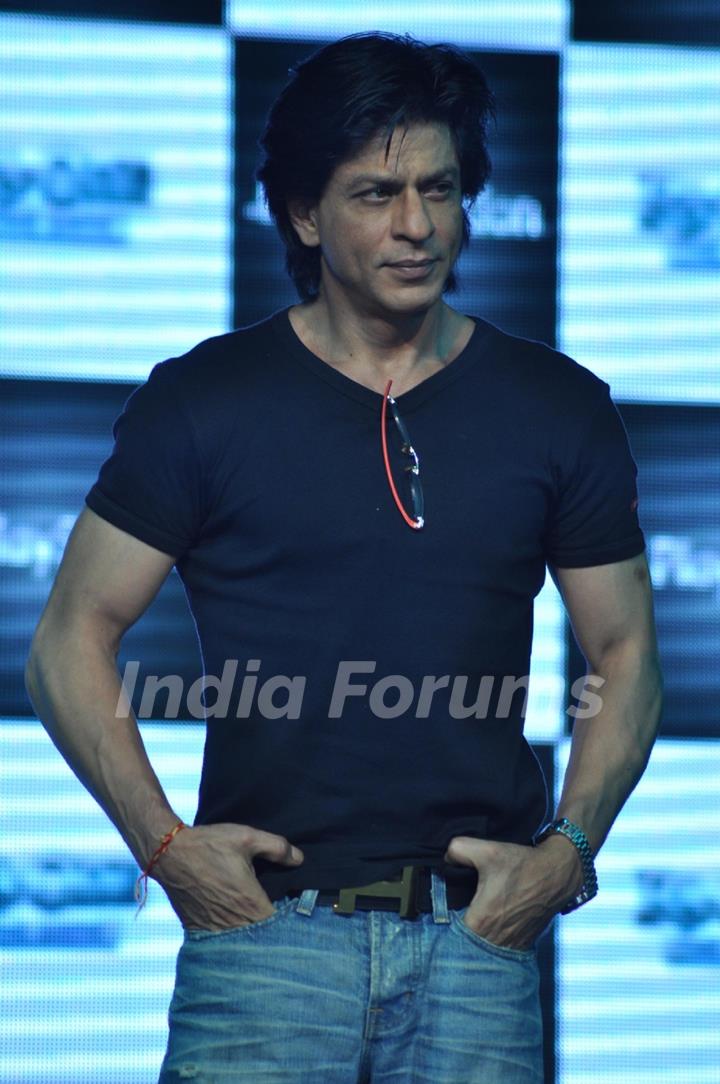 Shah Rukh Khan promotes their film Ra.One at Inorbit Mall in Malad, Mumbai