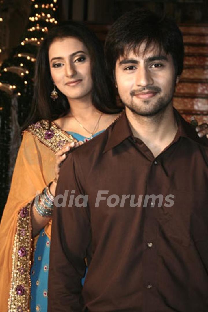 Harshad Chopra and Additi Gupta in Kis Desh Mein Hai Meraa Dil