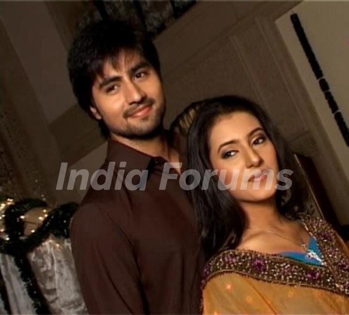 Harshad Chopra and Additi Gupta in Kis Desh Mein Hai Meraa Dil