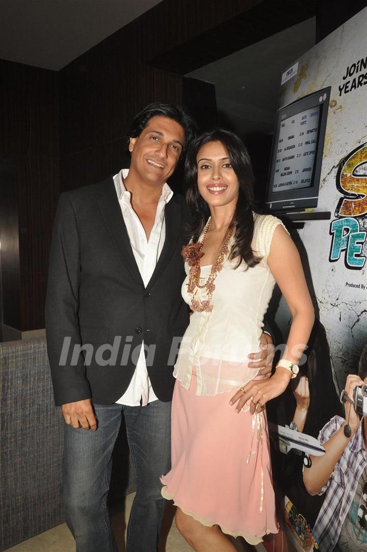 Shiamak Davar and Hrishita Bhatt at Press meet of film 'Shakal Pe Mat Ja' in Novotel