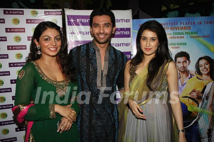 Chirag Paswan, Sagarika Ghatge and Neeru Bajwa celebrate Diwali with their film 'Miley Naa Miley Hum' at Fame Cinemas in Andheri, Mumbai