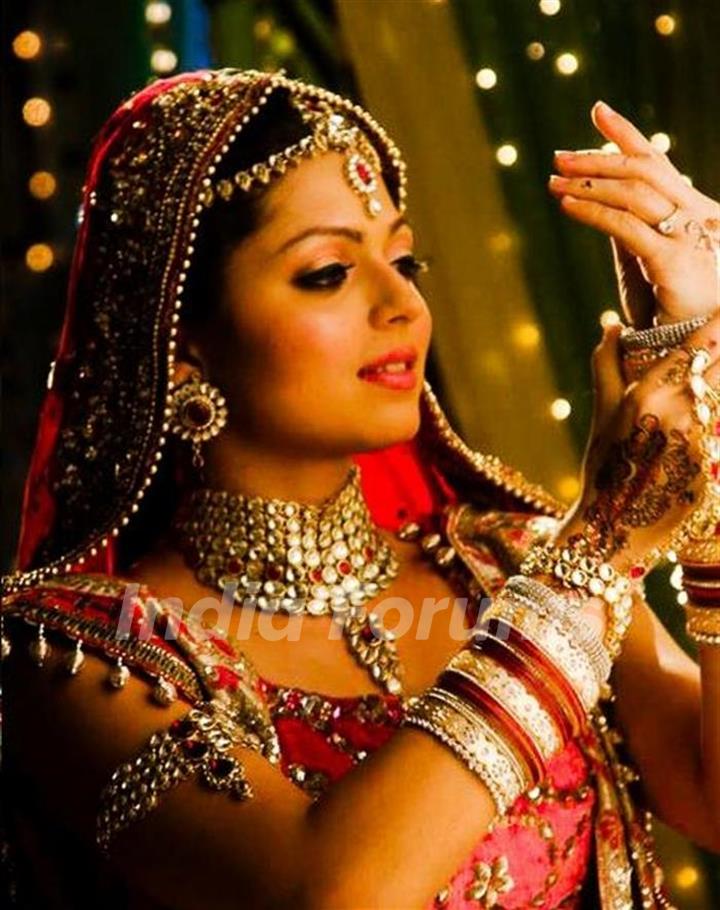 Drashti Dhami as Geet bride