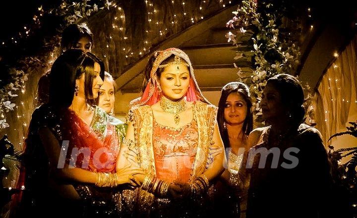 Drashti as Geet in wedding day