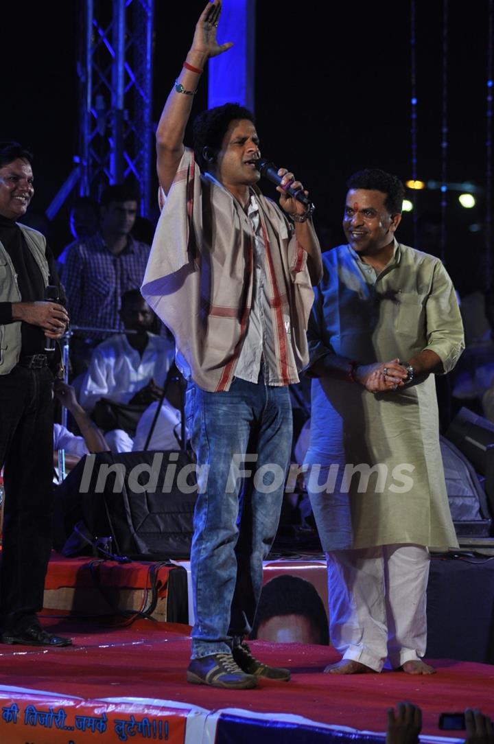 Manoj Bajpai promote film Loot at Chatt Puja celebrations at Juhu, Mumbai