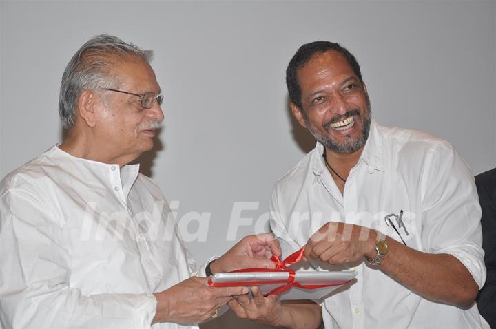 Lyricist Gulzar and Nana Patekar at Calligraphic Painting Exhibition 'Silver Calligraphy' in Mumbai