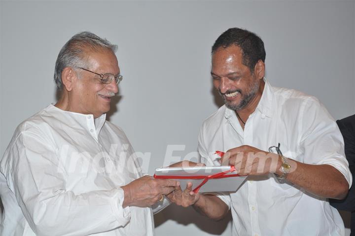 Lyricist Gulzar and Nana Patekar at Calligraphic Painting Exhibition 'Silver Calligraphy' in Mumbai