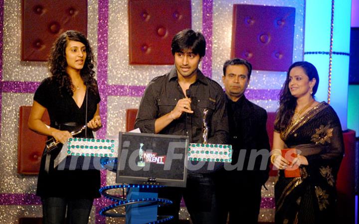 Harshad chopra and Additi Gupta on new talent awards 2008