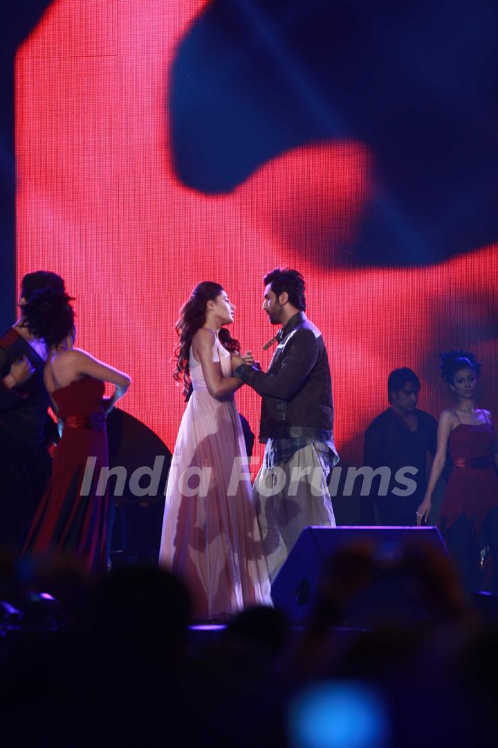 Ranbir Kapoor and Nargis Fakhri rock at 'Rockstar' live concert at Bhavans Ground