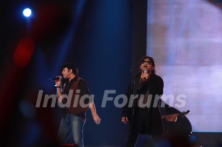 A.R. Rahman and Mohit Chauhan rock at 'Rockstar' live concert at Bhavans Ground