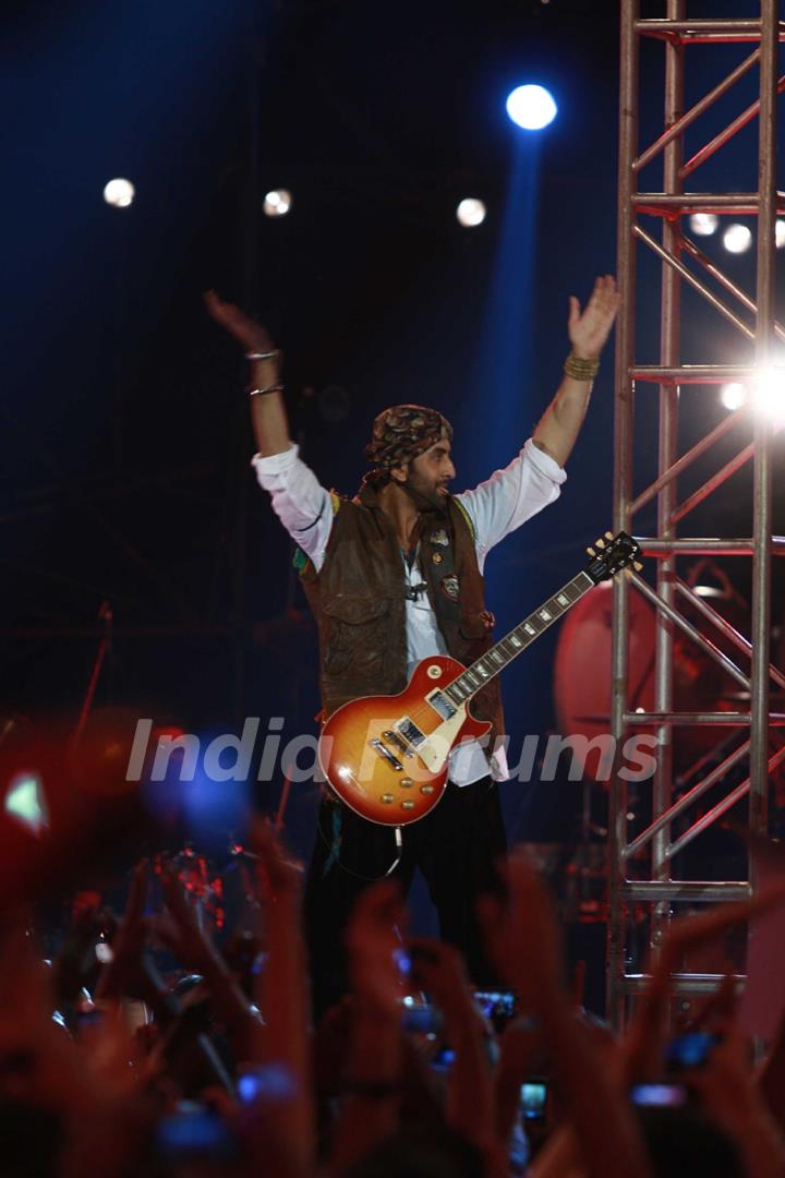 Ranbir Kapoor rock at 'Rockstar' live concert at Bhavans Ground