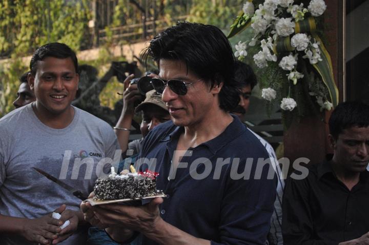 Shahrukh Khan celebrates birthday with media