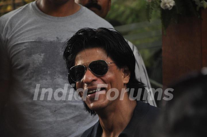 Shah Rukh Khan celebrates his 46th.Birthday with media at his bungalow Mannat