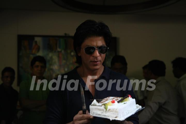 Shahrukh Khan celebrates birthday with media