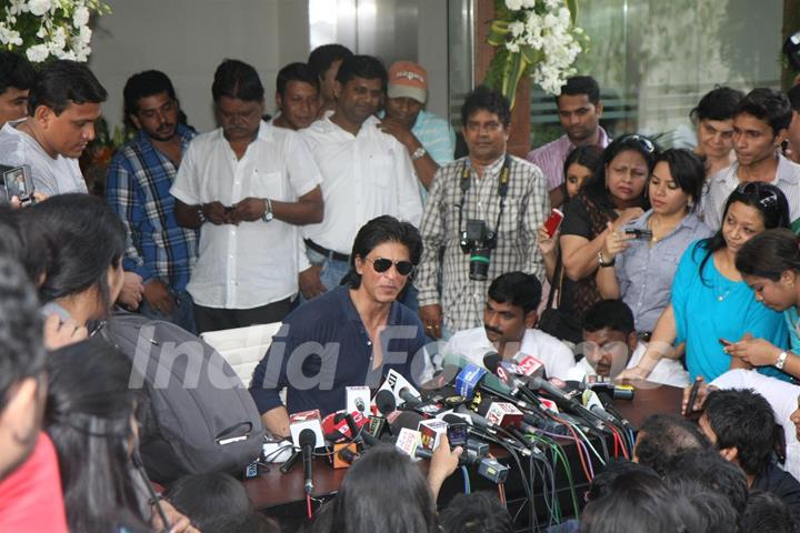 Shah Rukh Khan celebrates his 46th.Birthday with media at his bungalow Mannat