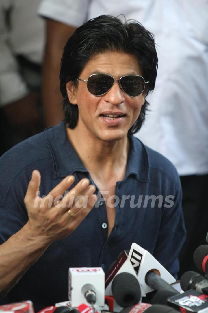 Shahrukh Khan celebrates birthday with media